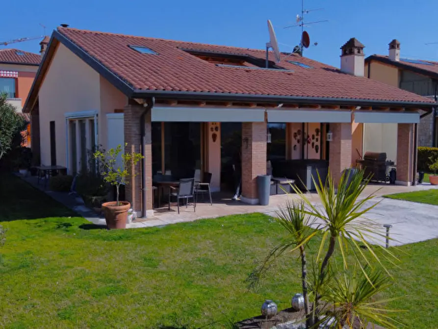 Immagine 85 di Villa in vendita  in Via San Martino 39 a Lazise