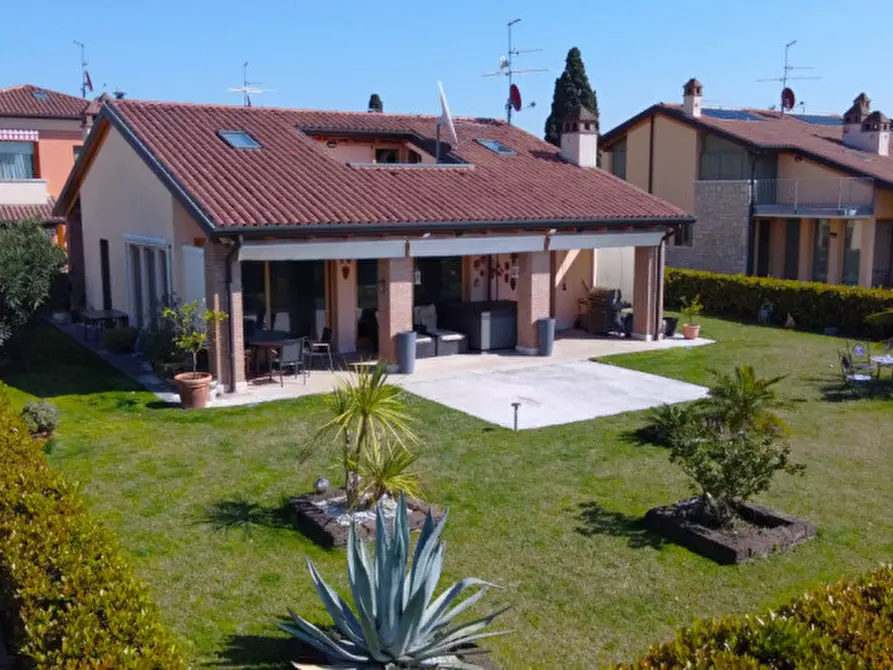 Immagine 87 di Villa in vendita  in Via San Martino 39 a Lazise