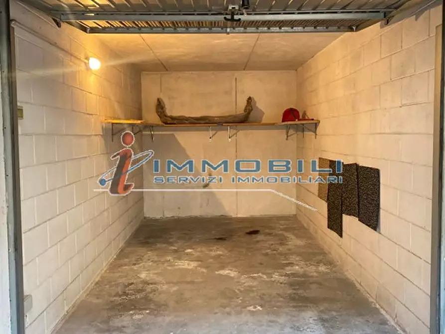Immagine 1 di Garage in vendita  a Settimo Milanese