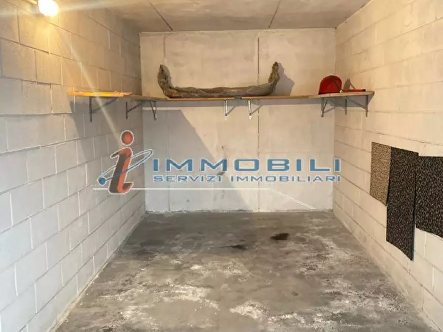 Immagine 2 di Garage in vendita  a Settimo Milanese