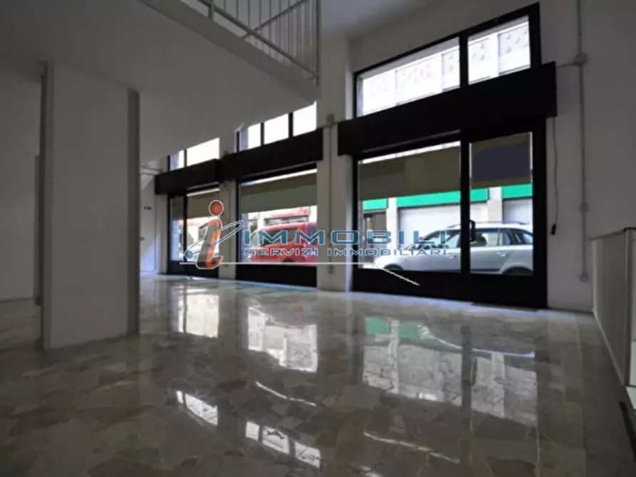 Immagine 2 di Negozio in affitto  in VIA TORINO a Milano