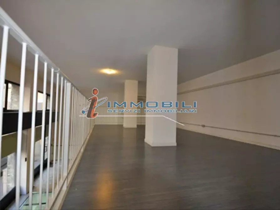 Immagine 4 di Negozio in affitto  in VIA TORINO a Milano