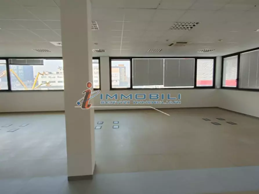 Immagine 7 di Ufficio in affitto  in VIA GROSIO a Milano