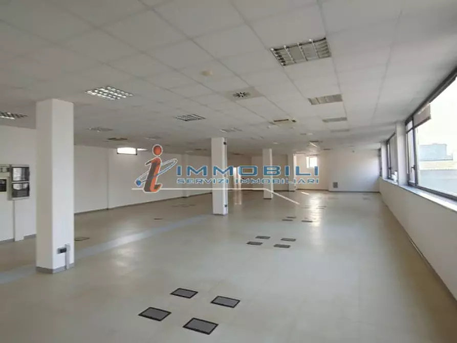 Immagine 8 di Ufficio in affitto  in VIA GROSIO a Milano