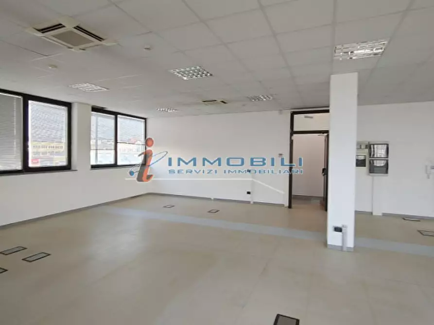 Immagine 9 di Ufficio in affitto  in VIA GROSIO a Milano