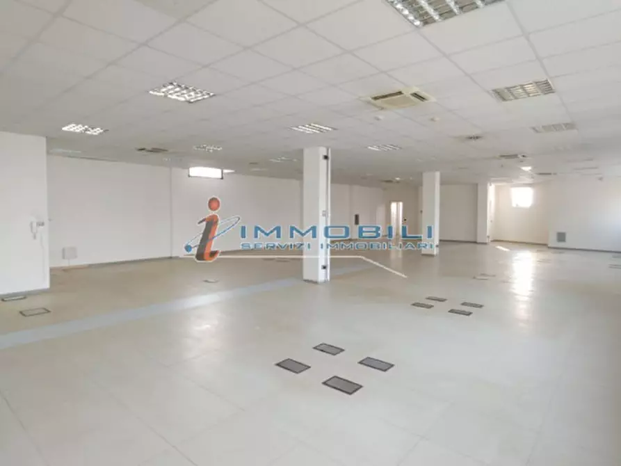 Immagine 10 di Ufficio in affitto  in VIA GROSIO a Milano