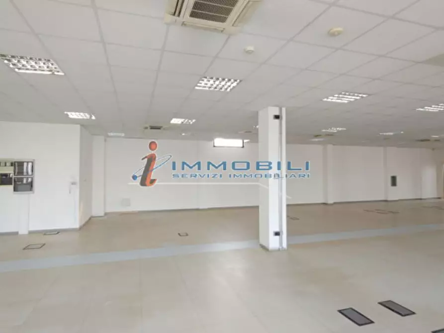 Immagine 12 di Ufficio in affitto  in VIA GROSIO a Milano