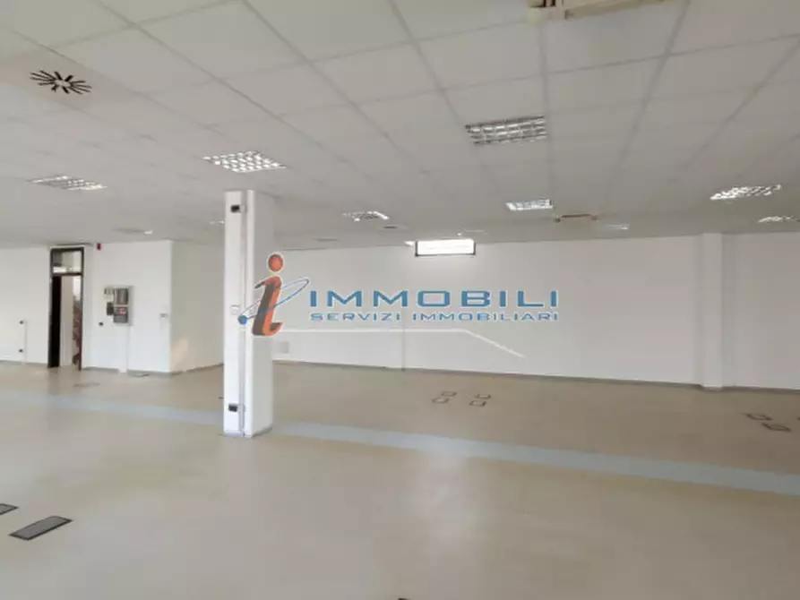 Immagine 16 di Ufficio in affitto  in VIA GROSIO a Milano