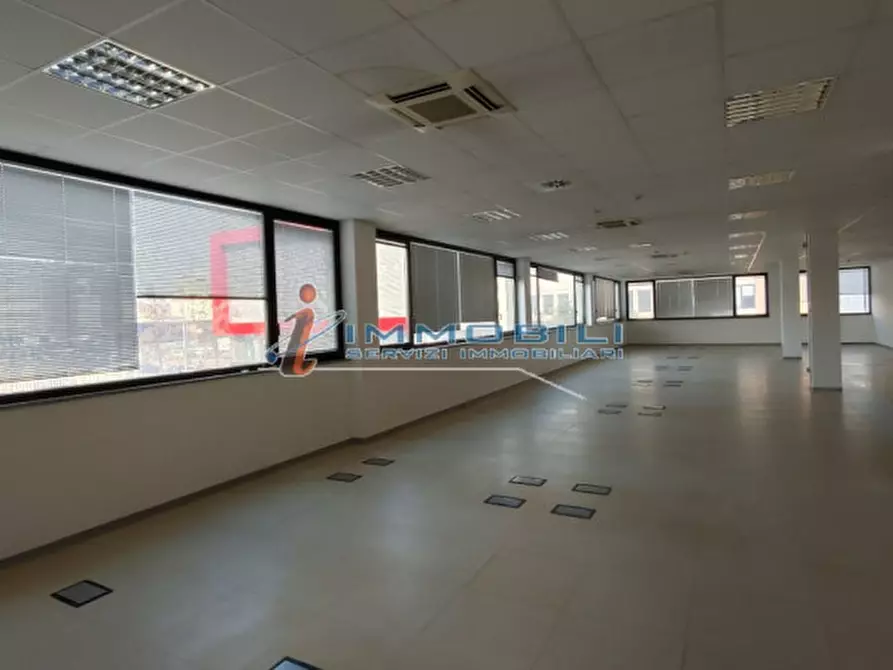 Immagine 19 di Ufficio in affitto  in VIA GROSIO a Milano