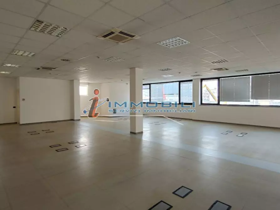 Immagine 22 di Ufficio in affitto  in VIA GROSIO a Milano