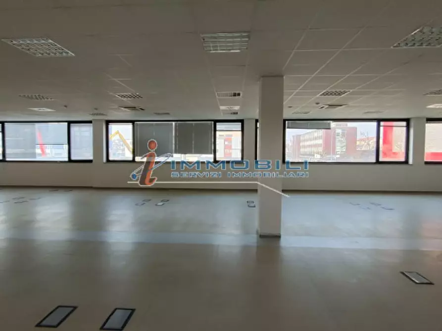 Immagine 23 di Ufficio in affitto  in VIA GROSIO a Milano