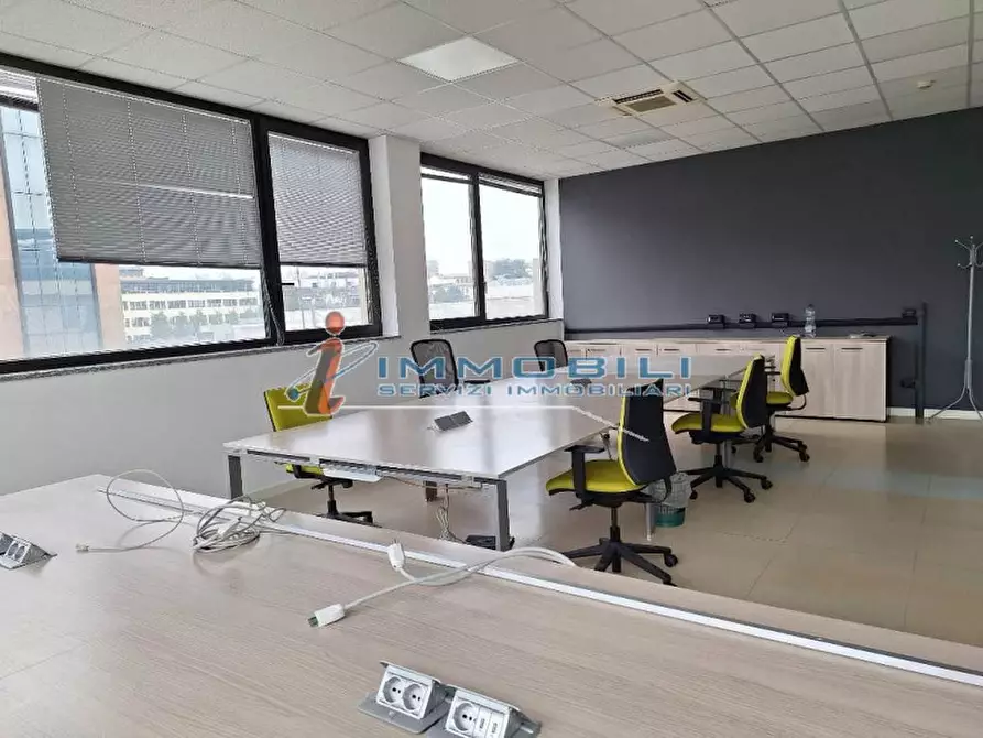 Immagine 8 di Ufficio in affitto  in VIA GROSIO a Milano