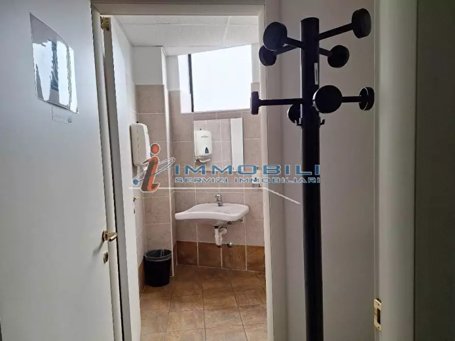 Immagine 10 di Ufficio in affitto  in VIA GROSIO a Milano