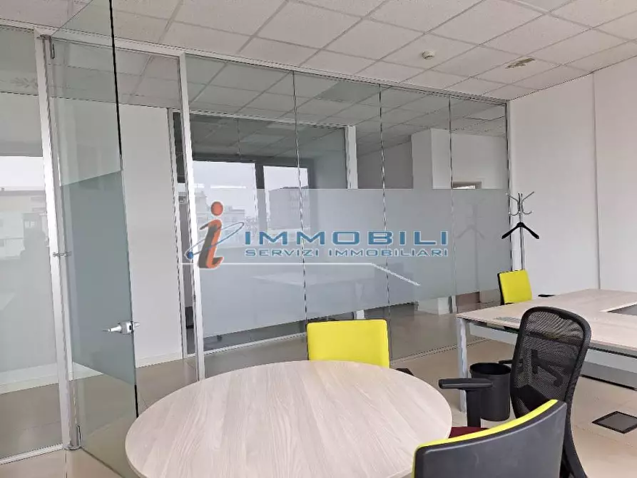 Immagine 13 di Ufficio in affitto  in VIA GROSIO a Milano