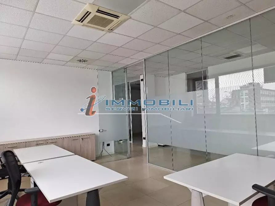 Immagine 16 di Ufficio in affitto  in VIA GROSIO a Milano