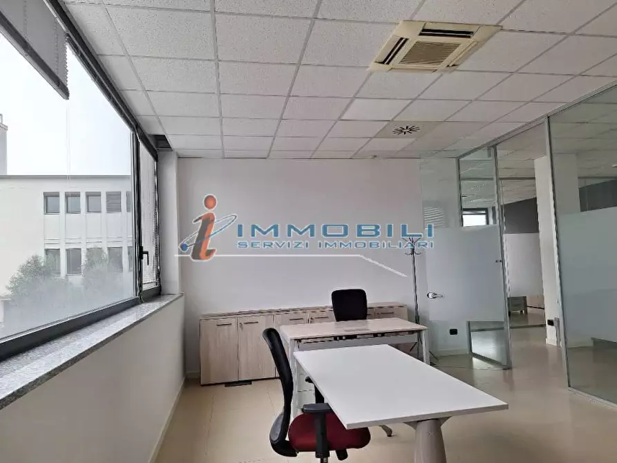 Immagine 18 di Ufficio in affitto  in VIA GROSIO a Milano