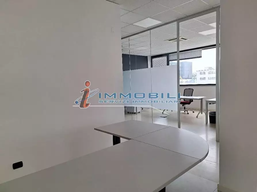 Immagine 22 di Ufficio in affitto  in VIA GROSIO a Milano