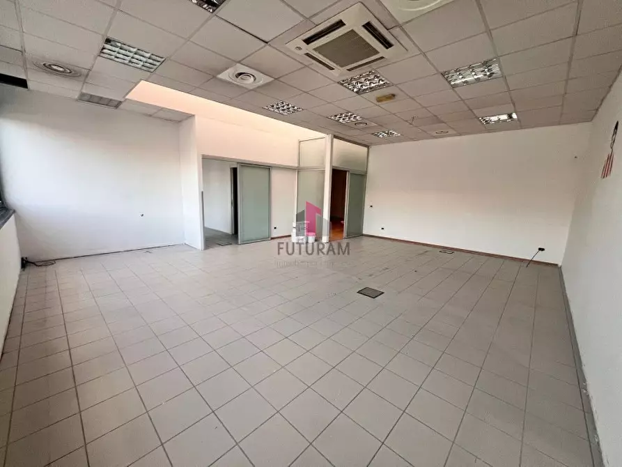 Immagine 11 di Ufficio in affitto  in Via della Meccanica a Vicenza