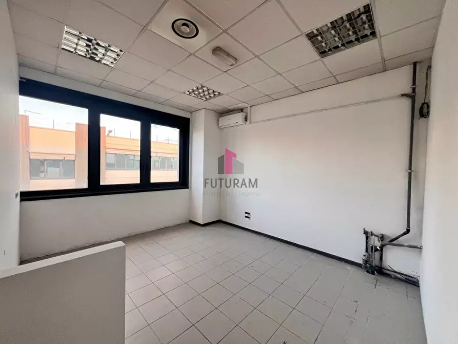 Immagine 14 di Ufficio in affitto  in Via della Meccanica a Vicenza