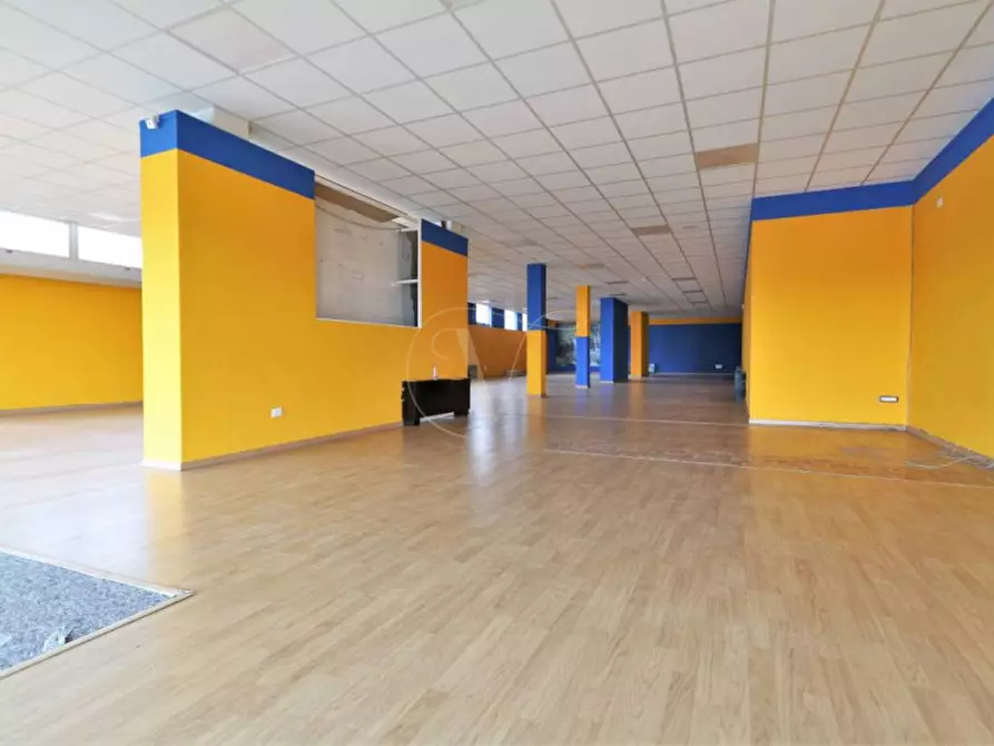 Immagine 1 di Negozio in affitto  in Viale Camisano a Vicenza