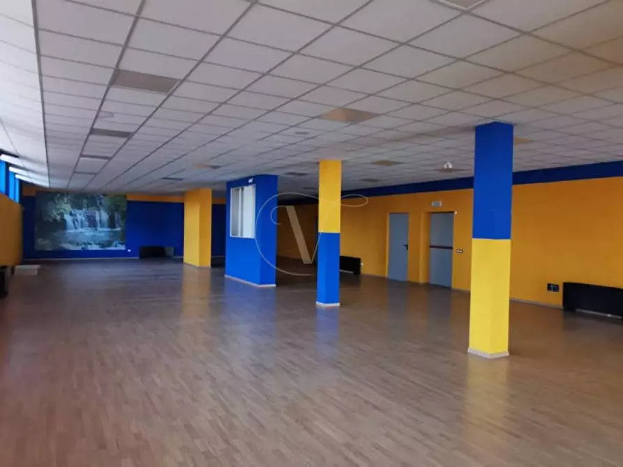 Immagine 2 di Negozio in affitto  in Viale Camisano a Vicenza