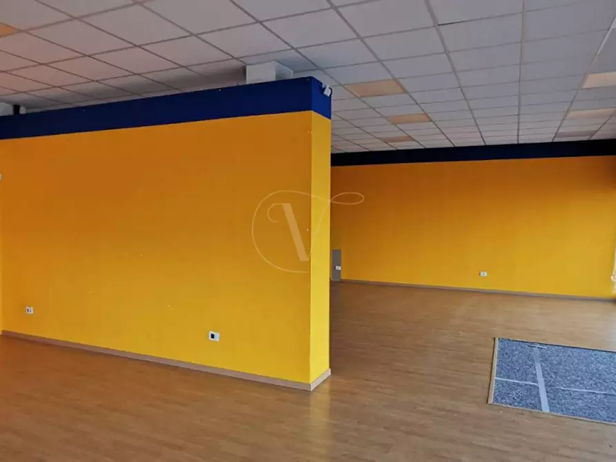 Immagine 5 di Negozio in affitto  in Viale Camisano a Vicenza