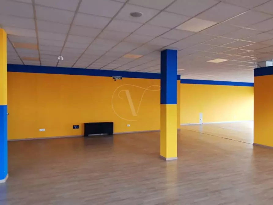 Immagine 7 di Negozio in affitto  in Viale Camisano a Vicenza