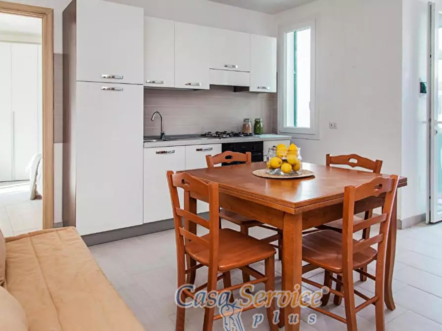 Immagine 43 di Villa in vendita  in Via Taormina a Taviano