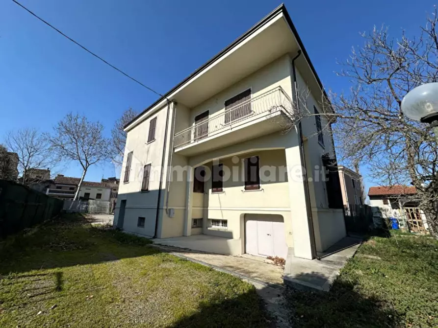 Immagine 2 di Casa indipendente in vendita  a Mirandola