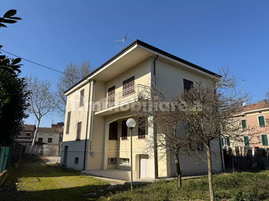 Immagine 3 di Casa indipendente in vendita  a Mirandola