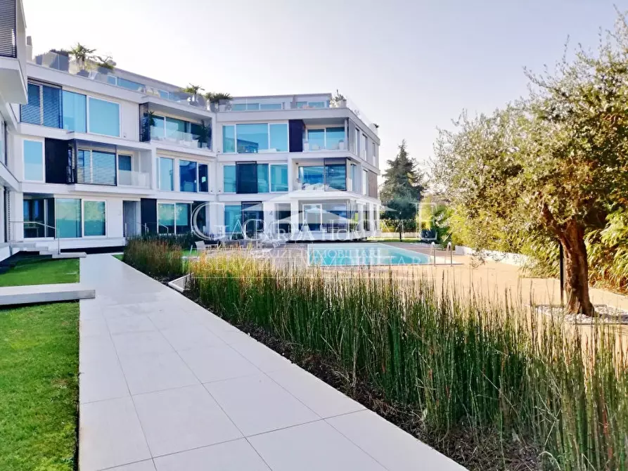 Immagine 16 di Appartamento in vendita  in Via Catullo a Desenzano Del Garda