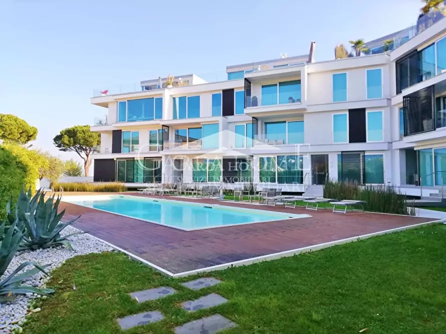 Immagine 22 di Appartamento in vendita  in Via Catullo a Desenzano Del Garda