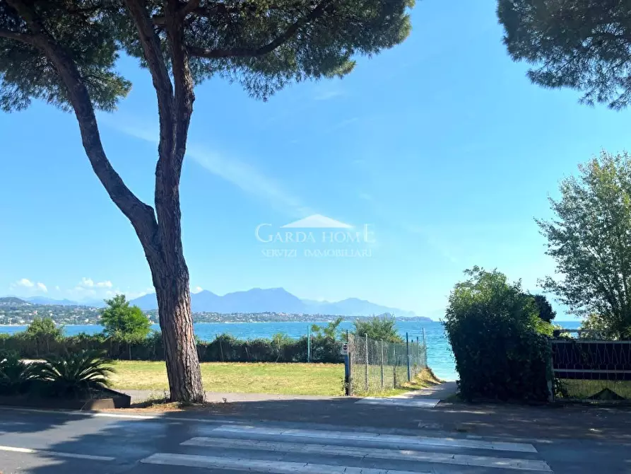 Immagine 36 di Appartamento in vendita  in Via Catullo a Desenzano Del Garda