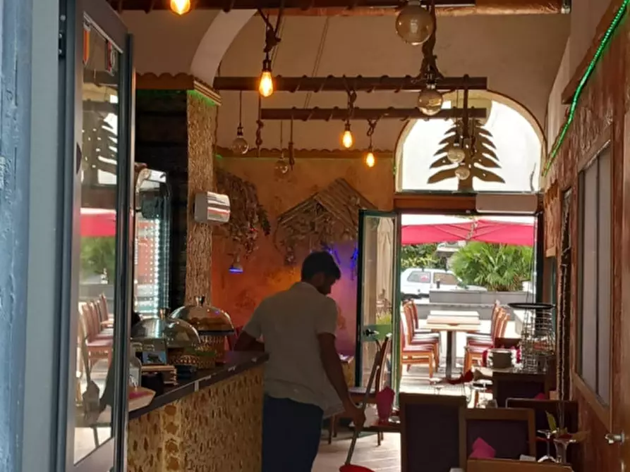 Immagine 4 di Attività commerciale in vendita  in vico Del Molo a Savona