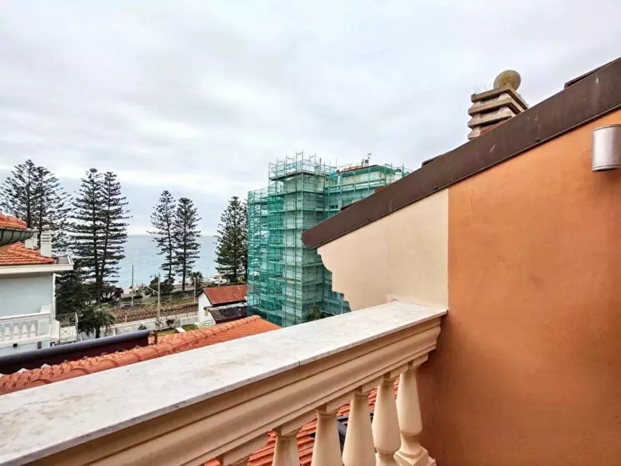 Immagine 9 di Appartamento in vendita  in Via Vittorio Emanuele II, N. 117 a Bordighera