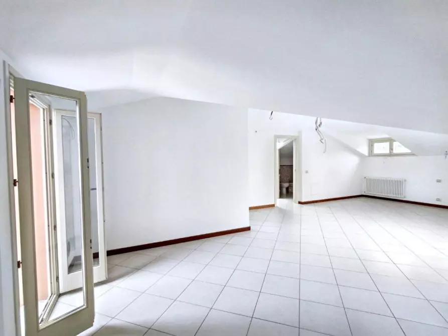 Immagine 10 di Appartamento in vendita  in Via Vittorio Emanuele II, N. 117 a Bordighera