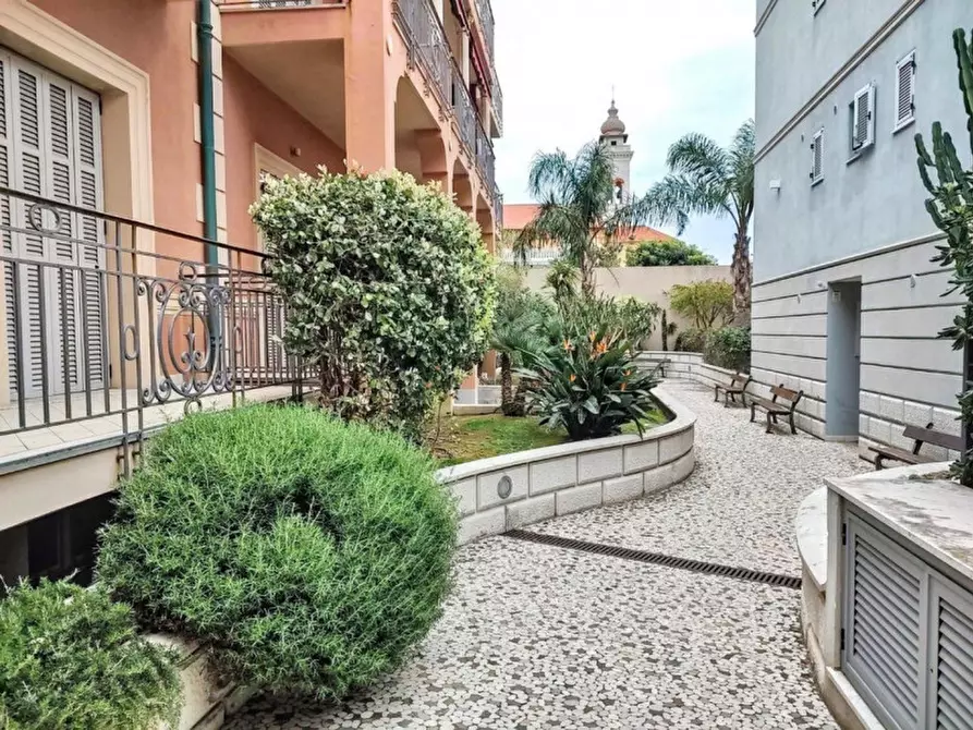 Immagine 20 di Appartamento in vendita  in Via Vittorio Emanuele II, N. 117 a Bordighera