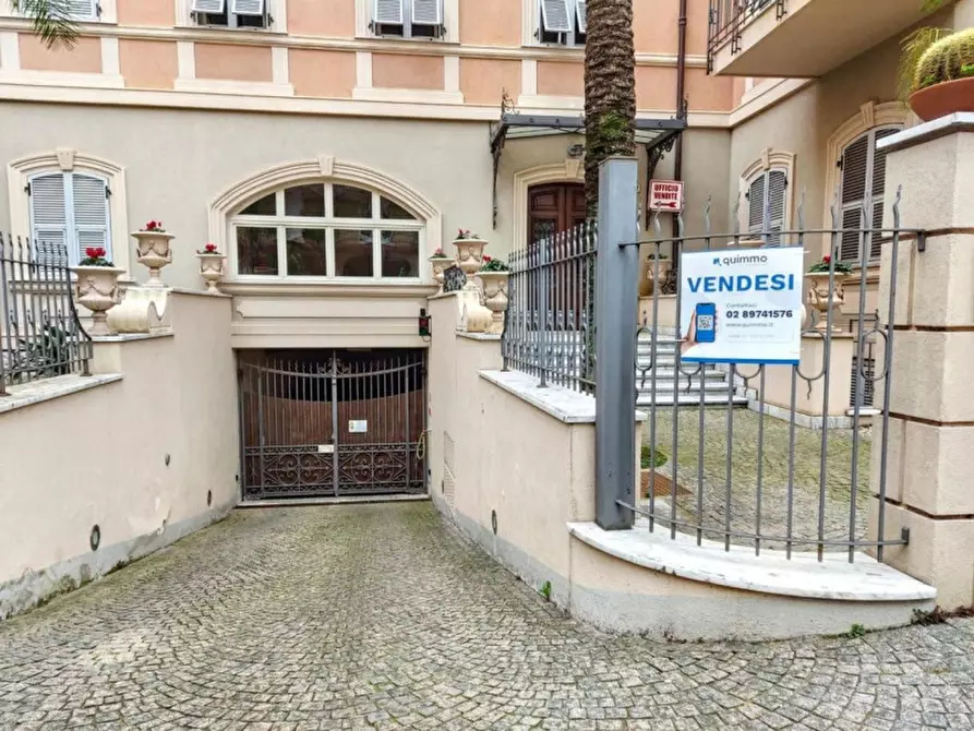Immagine 22 di Appartamento in vendita  in Via Vittorio Emanuele II, N. 117 a Bordighera