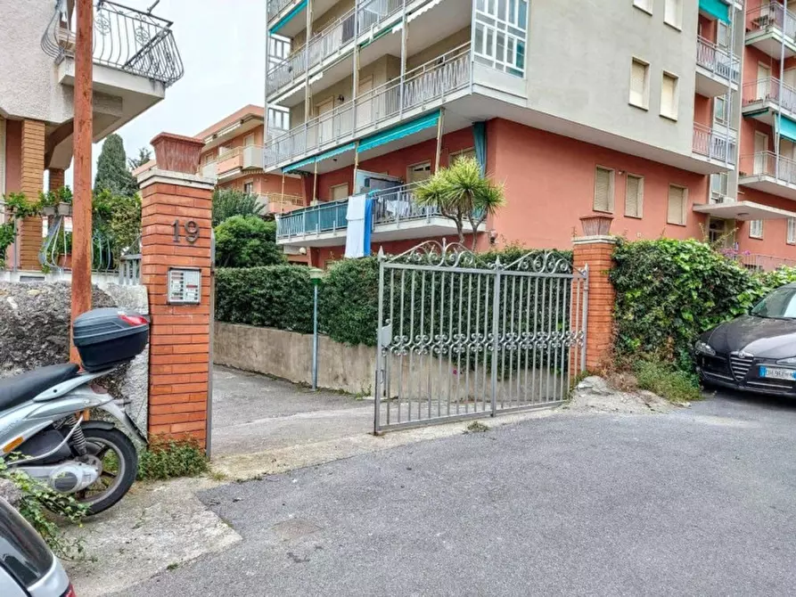 Immagine 16 di Appartamento in vendita  in Via Vittorio Emanuele II, N. 117 a Bordighera