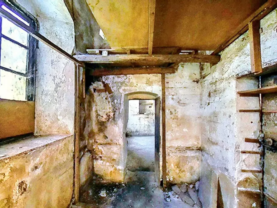 Immagine 9 di Magazzino in vendita  in VIa Caramagna, N. 108 a Imperia