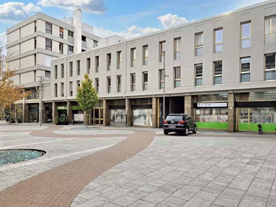 Immagine 1 di Magazzino in vendita  in Piazza Alcide De Gasperi, N. 51 bis - 65 a Padova