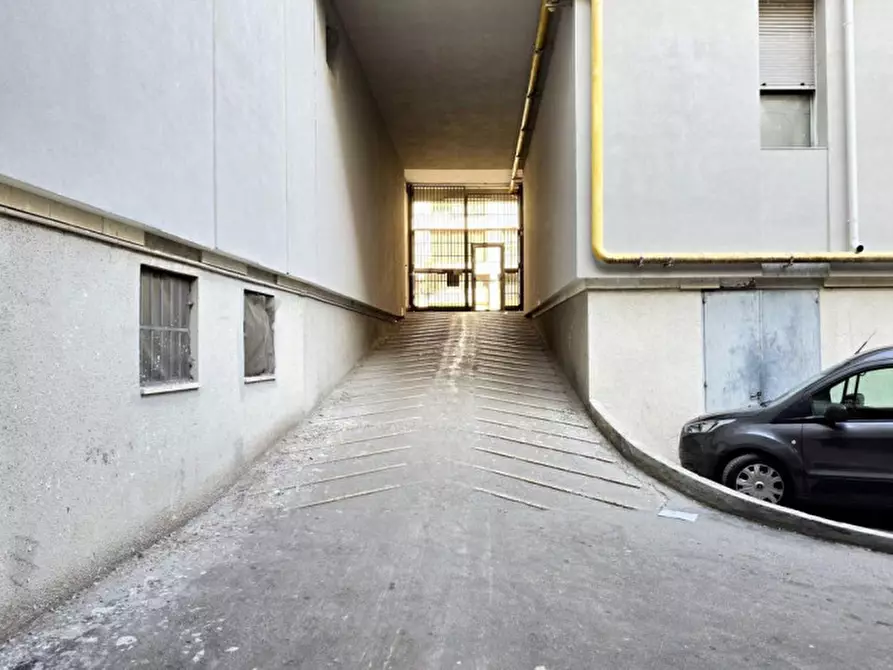 Immagine 2 di Magazzino in vendita  in Piazza Alcide De Gasperi, N. 51 bis - 65 a Padova