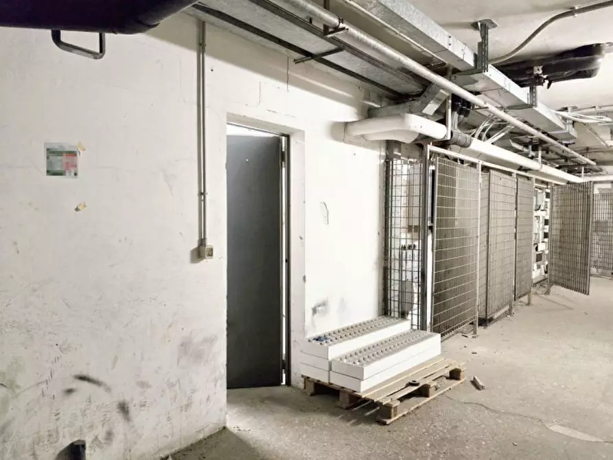 Immagine 6 di Magazzino in vendita  in Piazza Alcide De Gasperi, N. 51 bis - 65 a Padova