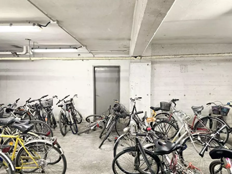 Immagine 10 di Magazzino in vendita  in Piazza Alcide De Gasperi, N. 51 bis - 65 a Padova