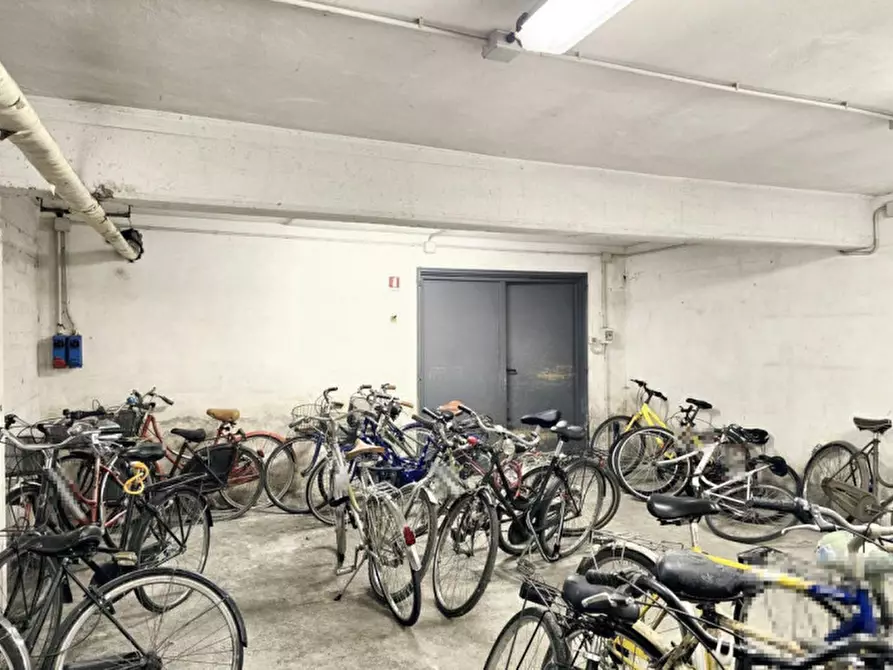 Immagine 11 di Magazzino in vendita  in Piazza Alcide De Gasperi, N. 51 bis - 65 a Padova