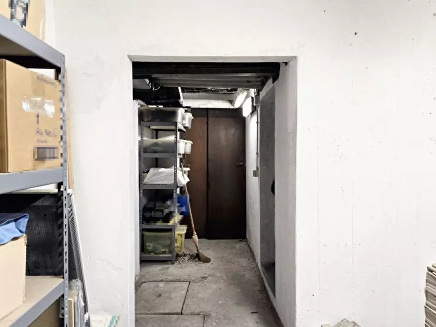 Immagine 13 di Magazzino in vendita  in Piazza Alcide De Gasperi, N. 51 bis - 65 a Padova
