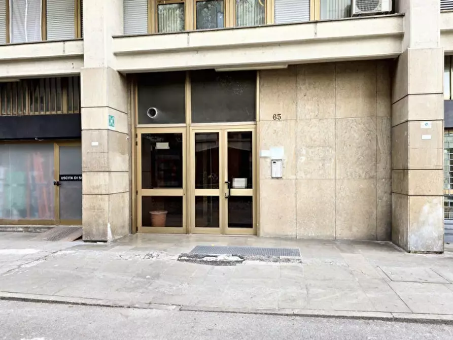 Immagine 16 di Magazzino in vendita  in Piazza Alcide De Gasperi, N. 51 bis - 65 a Padova