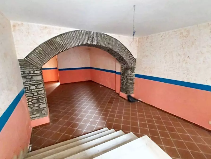 Immagine 2 di Negozio in vendita  in Via San Francesco, N. 11-13 a Velletri