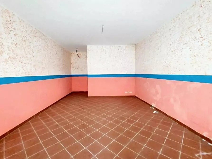 Immagine 5 di Negozio in vendita  in Via San Francesco, N. 11-13 a Velletri