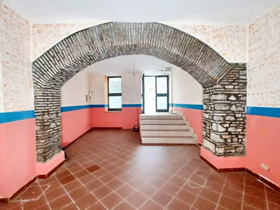 Immagine 8 di Negozio in vendita  in Via San Francesco, N. 11-13 a Velletri